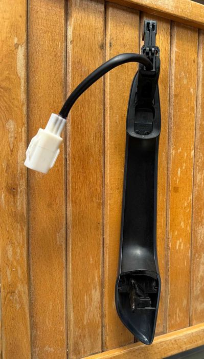 Външна дръжка предна дясна за Mazda 3 / CX-30 – с безключов достъп