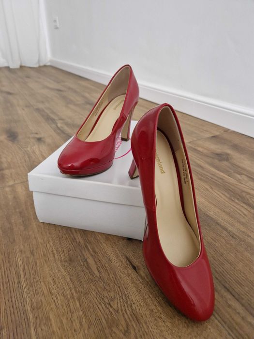 Pantofi roșii lăcuiți