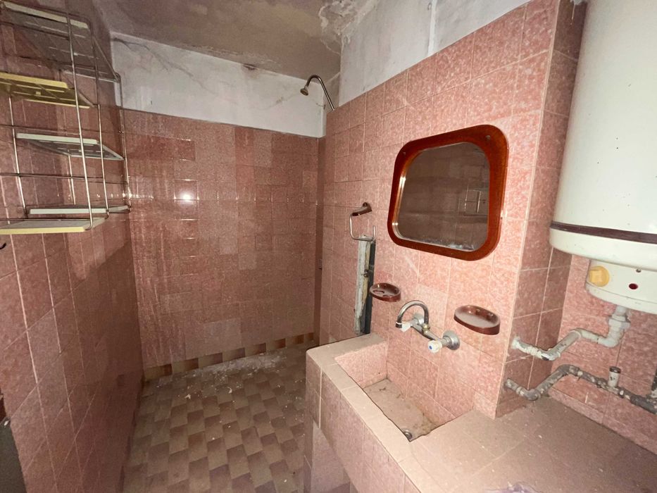 Продава се Тристаен апартамент в Казанлък - 85 кв.м за 810 €/кв.м - Снимка #2