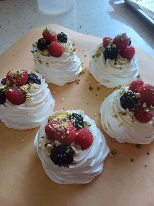 Торты и пирожные для кафе и ресторанов ,торты на заказ