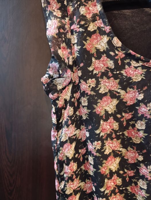 Два броя леки ефирни блузи - общо 10 лв.