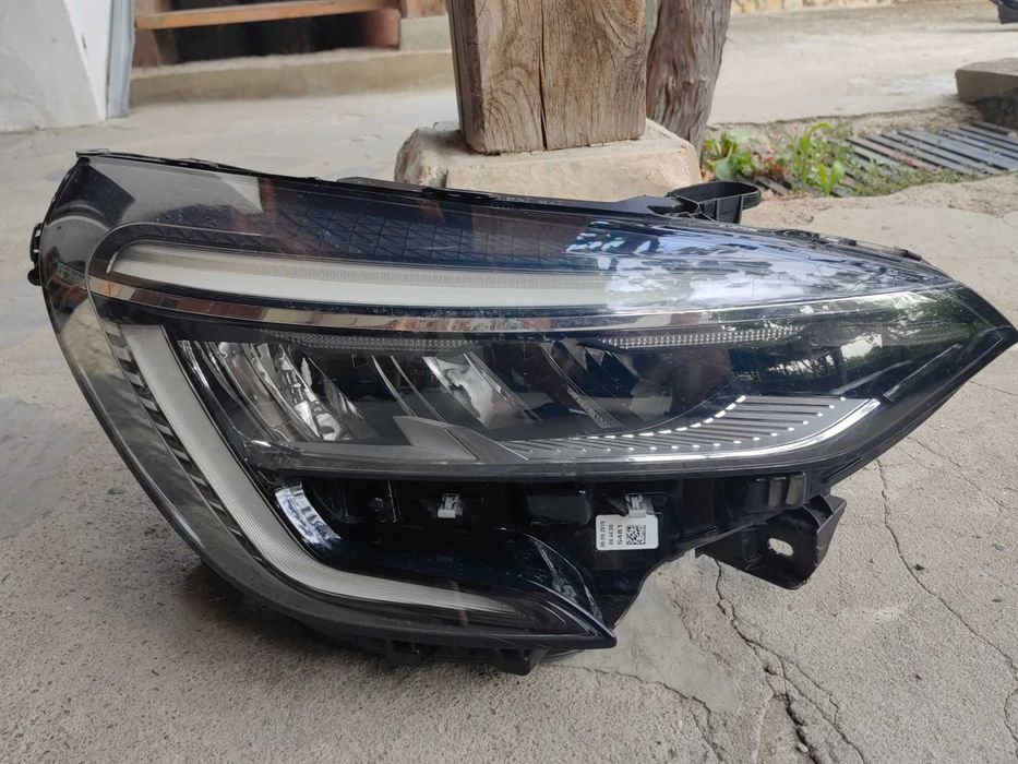 Фар Renault Clio 5 LED 19-23г. Десен / Фар Рено Клио 5 Оригинален