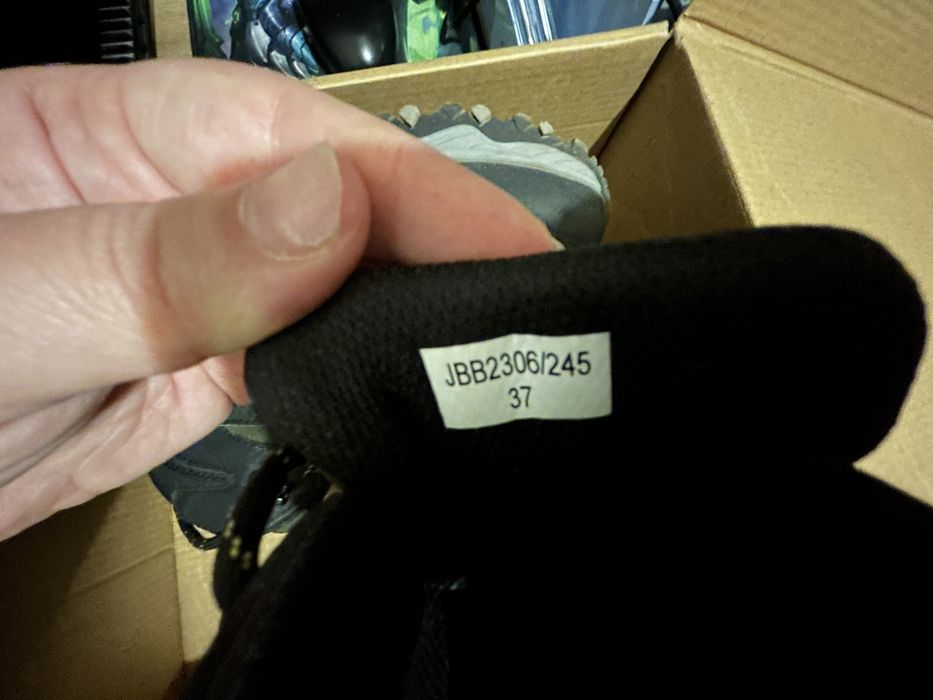 Продам детскую обувь