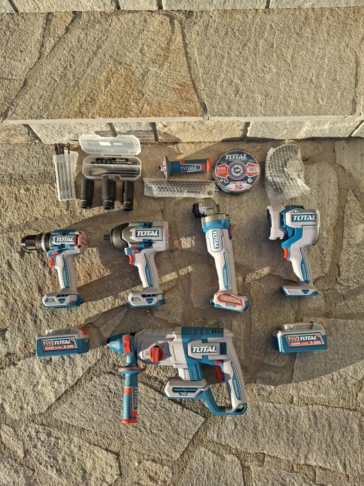 Чисто нов комплект с инструменти на TOTAL