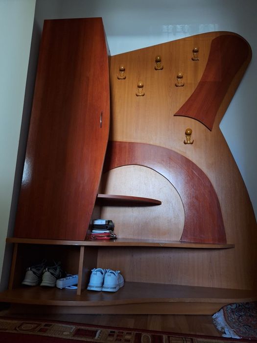 Cuier hol cu dulap si pantofar, stare foarte bună, design modern