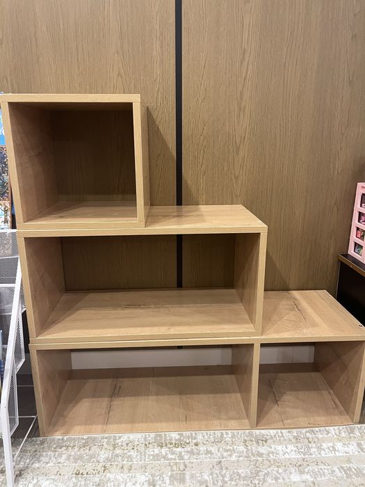 Полки для игрушек или книг