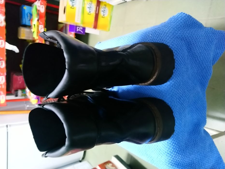 Ghete inalte , din piele pentru barbati , marimea 45