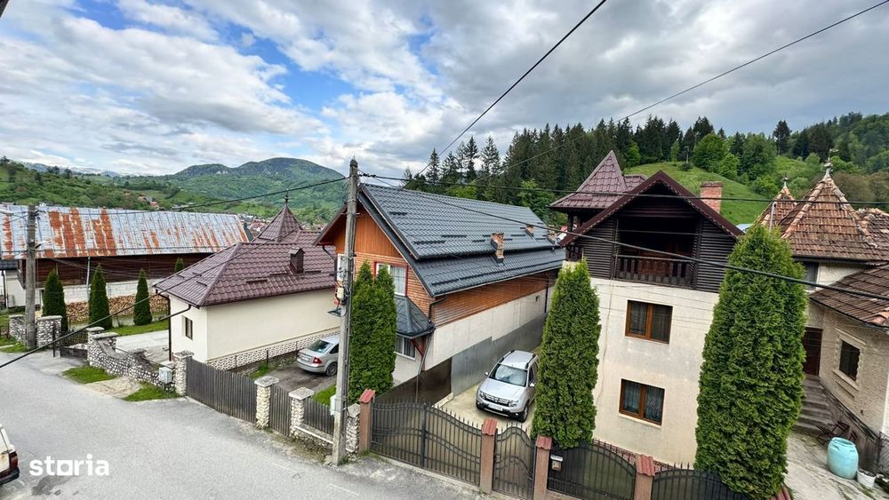 Casă Cu 9 Camere In Rucăr, Teren 1.187 Mp – Potențial Turistic |