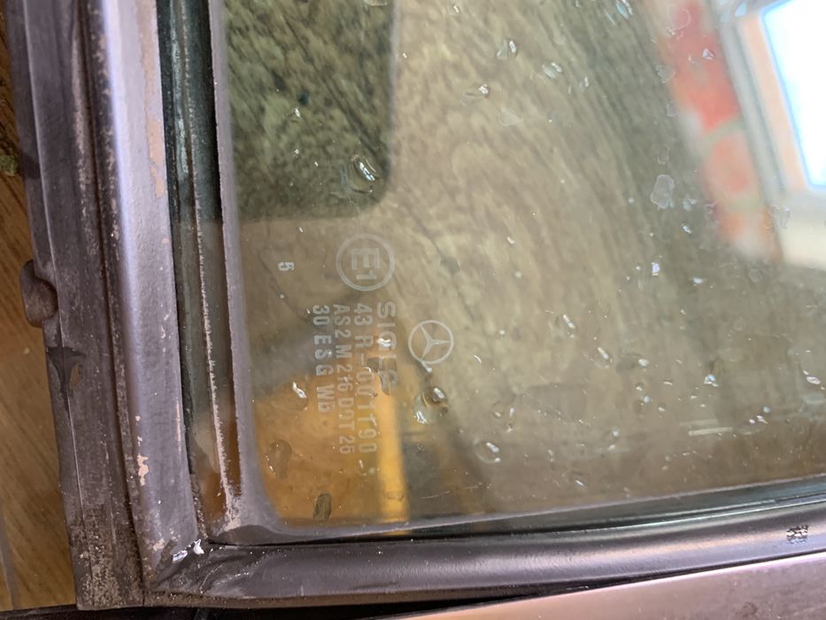 Форточка толька  w124 mersedes