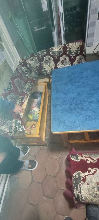 Ugalog stol stul tez va arzon sotiladi oshxonaga