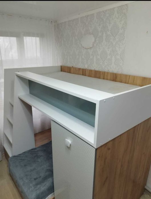 Двухъярусная кровать