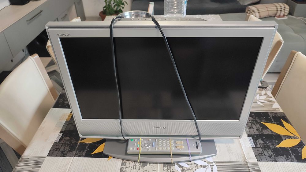 Sony KDL 20S2020 LCD COLOUR TV- малък телевизор