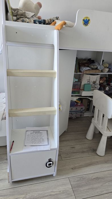 Кровать и шкаф детский