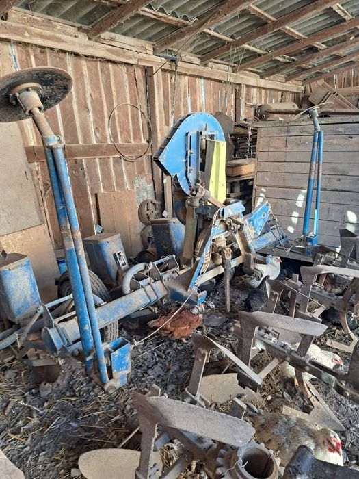 Semănătoare porumb/floarea-soarelui SPC 4 - păstrată în garaj