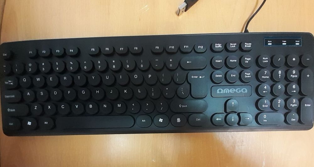 Vând Tastatura Omega cu fir,taste în relief și mufă USB