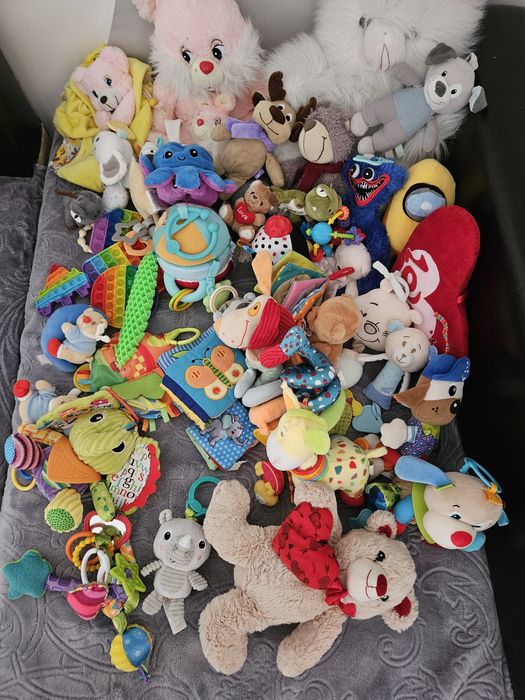 Дрънкали, гризалки, плюшени играчки и за банята