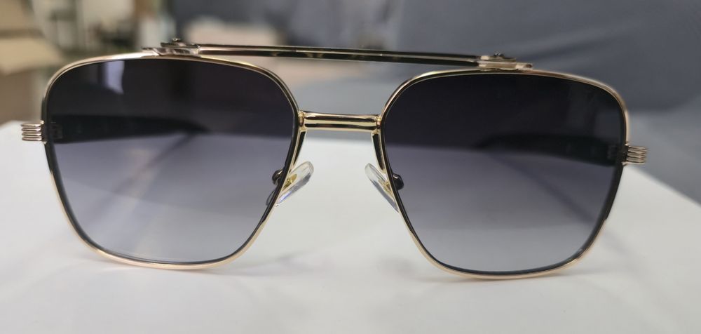 Ochelari de soare Dita rama aurie.