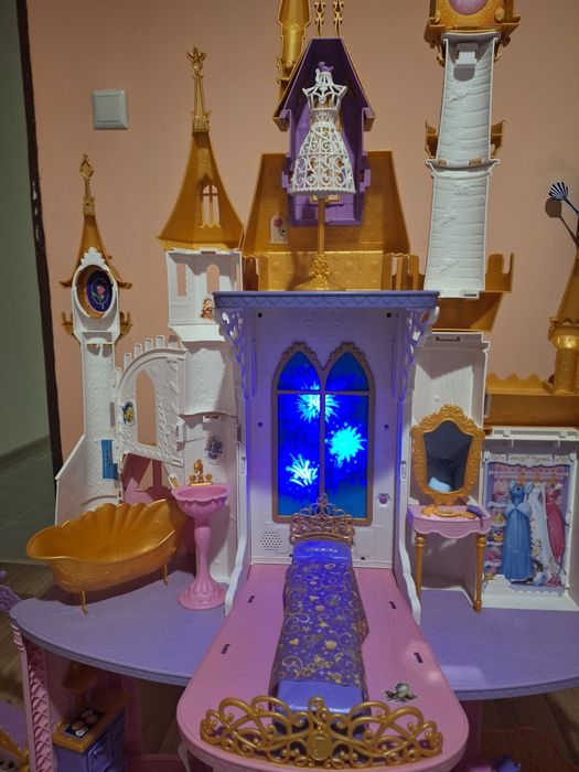 Disney princess замък