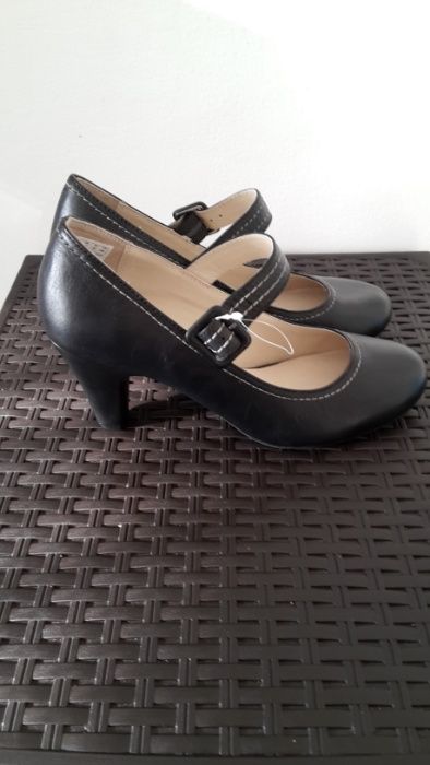 Clarks. Дамски обувки от естествена кожа.