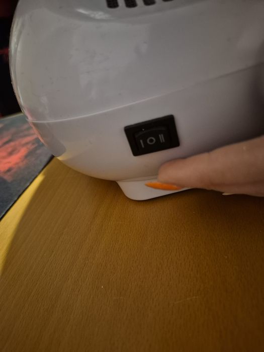 Lampa de unghii cu protecție si ventilator
