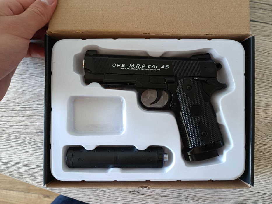 (AIRSOFT) (НОВО) пистолет с заглушител + ПОДАРЪК