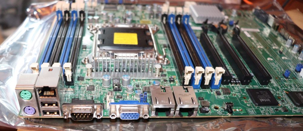 Kit Ws/Server Placa de baza SuperMicro X9SRI-F + Xeon E5-2660 V2 10 Cores