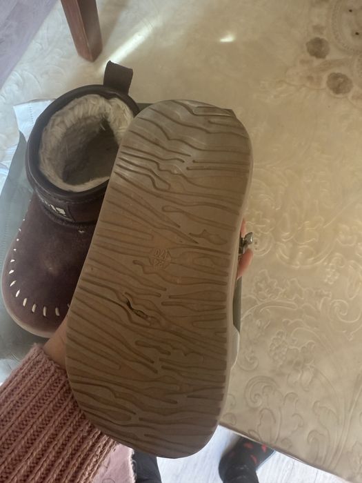 Продаётся зимний обувь