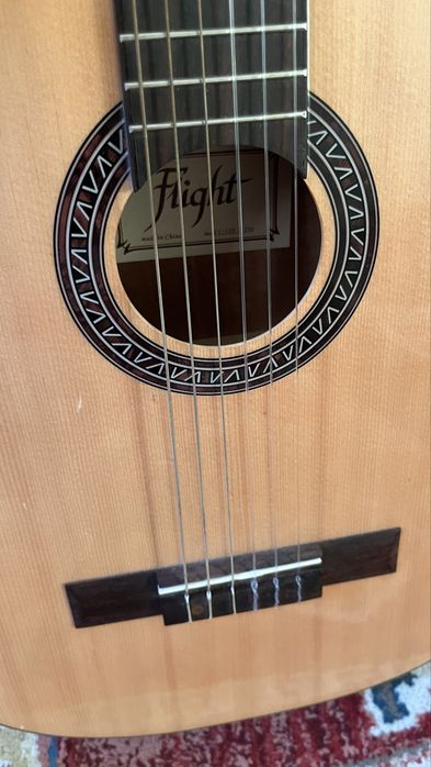 гитара сатылады, е-15 көшесі 9 үй
