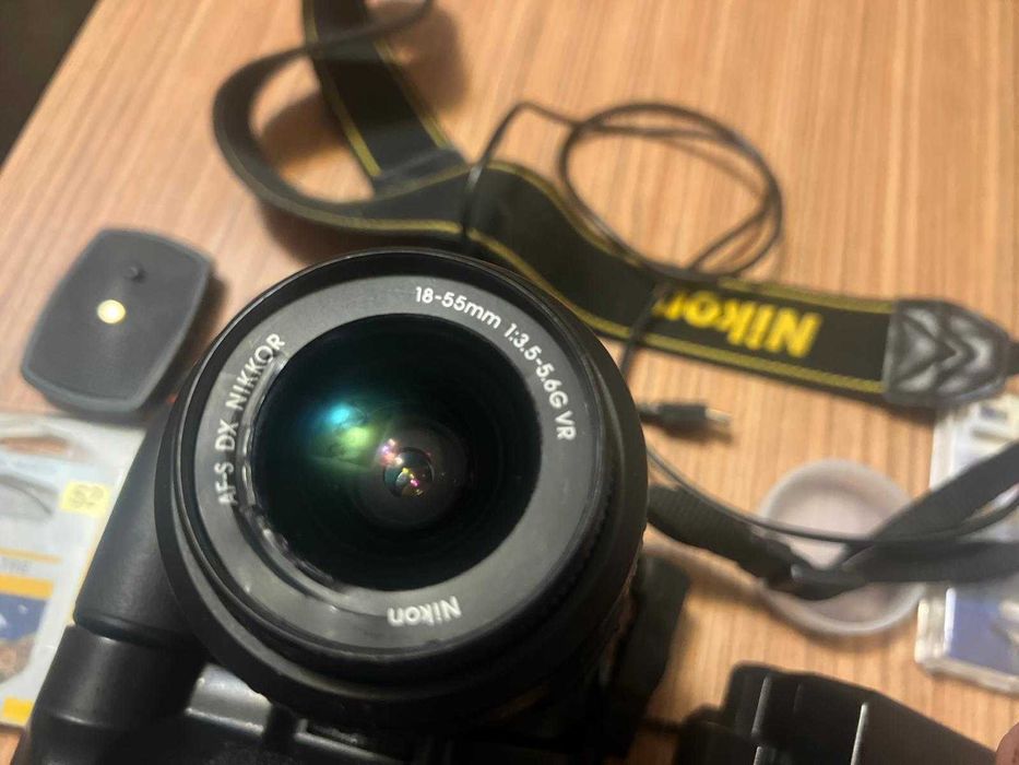 Aparat foto Nikon D3100 + grip, obiectiv 18-55mm