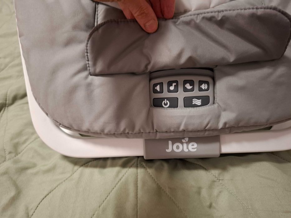 Люлеещ се шезлонг за бебе