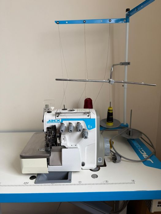 Продается Оверлок Jack E3