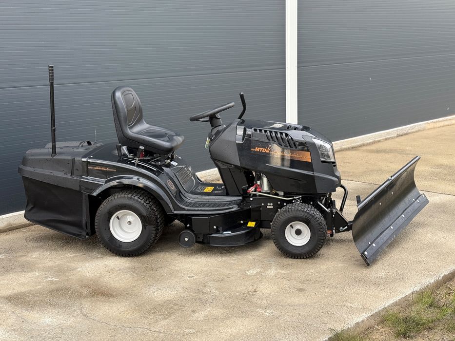 Tractor MTD BalckEdition 15 CP AniversaryEdition 60 ani 2020 cu lama de zăpadă și lanțuri