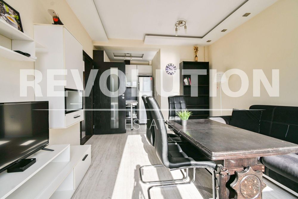 Дава се под наем Тристаен апартамент в София, Зона Б-5 - 80 кв.м за 766 € - Снимка #1