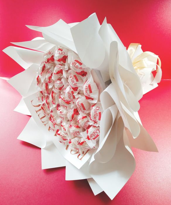 Сладкий букет из конфет Рафаэлло