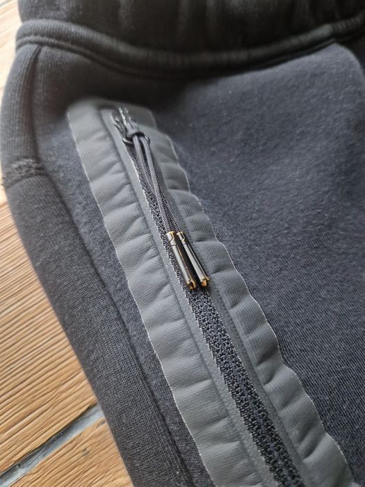 Pantaloni Nike Tech negri