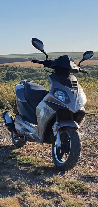 Скутер ABM 150s.