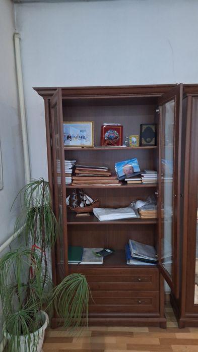 Шкаф витрина 2х дверный