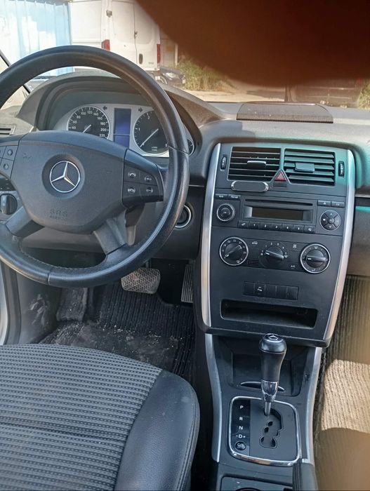 Продавам Мерцедес В200