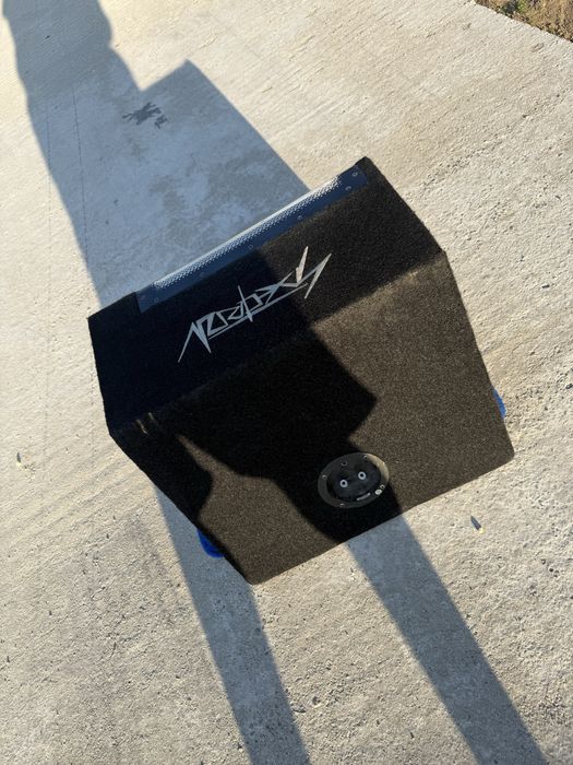 Subwoofer auto spectron SP-S112BP