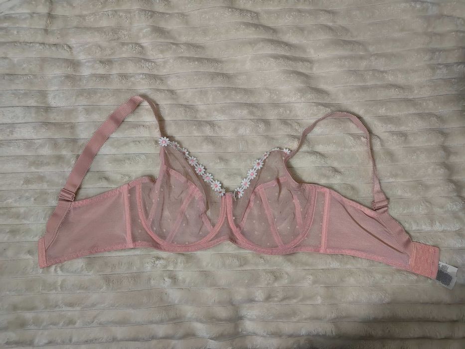 Сутиени и комплекти. Различни модели.