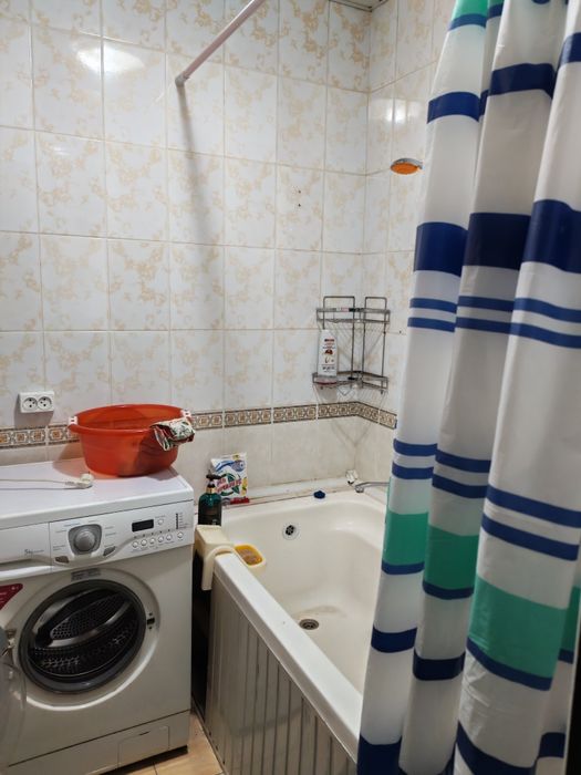 Продаю Срочно 2/2/4 Юнусабад 11 чистая, около круга. Цена 65000 уе