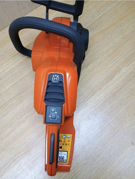 Акумулаторна резачка Husqvarna 330i