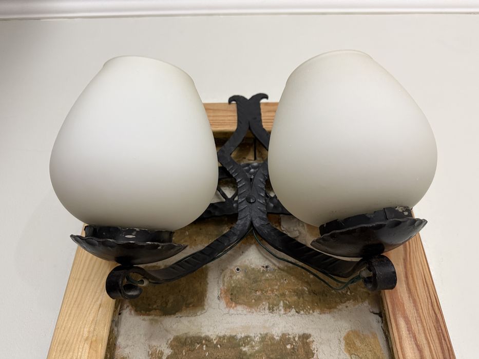 Стенна лампа от ковано желязо