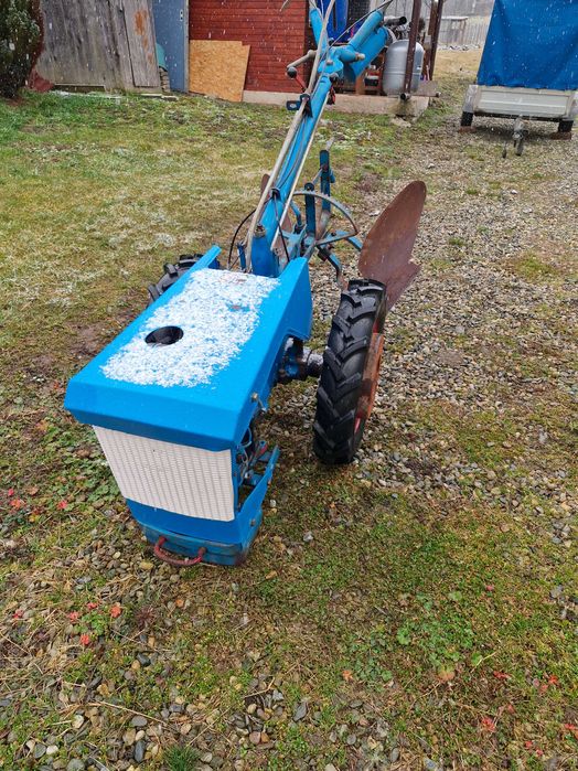 Motocultor cu freză si plug