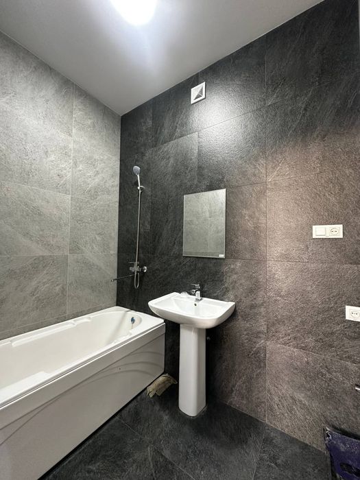 30 m² 1 xonali uy sotiladi, yevro remont, Yangihayot tumani — $45 000