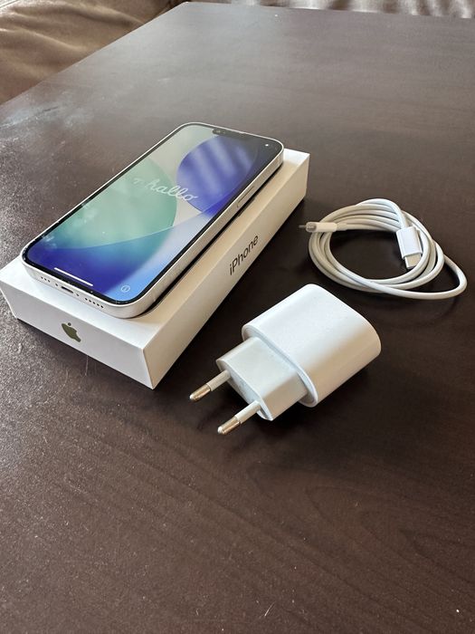 Iphone 13 + зарядно и кабел