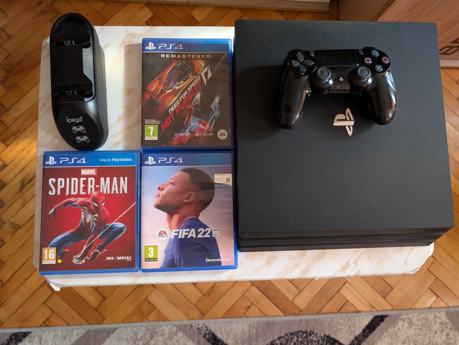 Ps4 pro 1TB с контролер и три игри