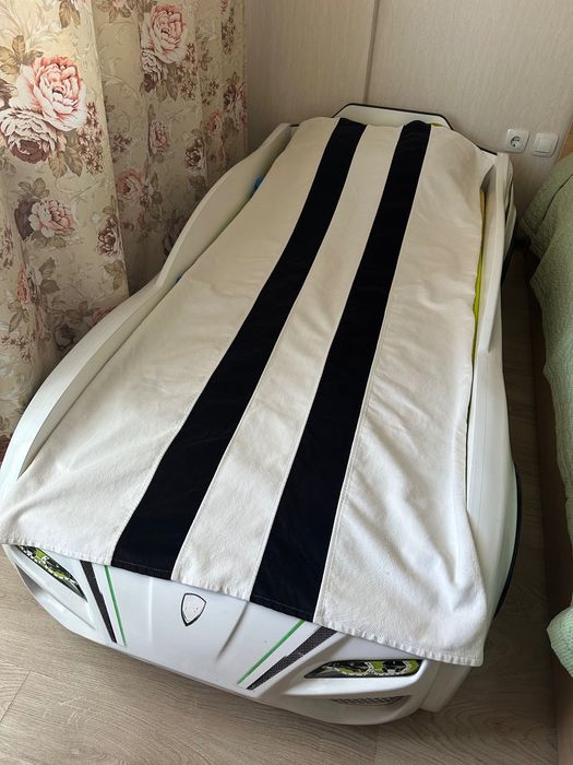 Продам детскую кровать авто