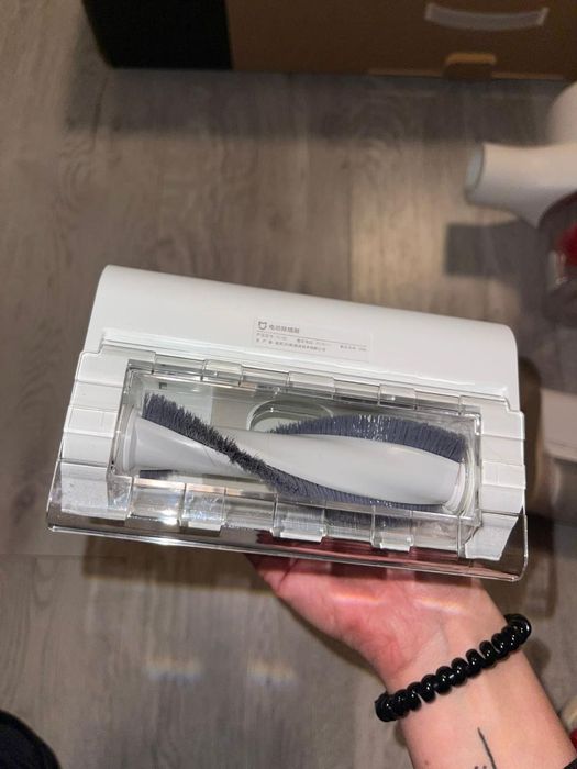 Продам беспроводной вертикальный пылесос