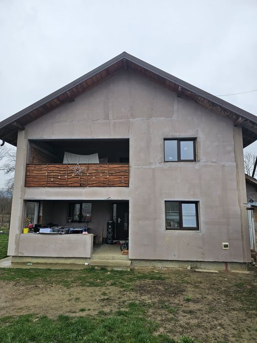 Proprietar vând Vila.